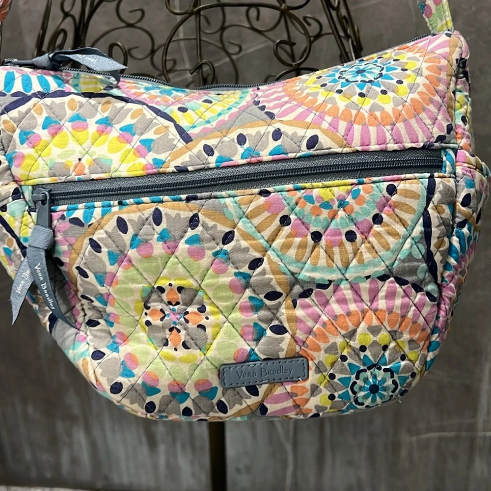 Vera Bradley Grand Traveler bag Sunny Medallion. - Picture 2 of 14